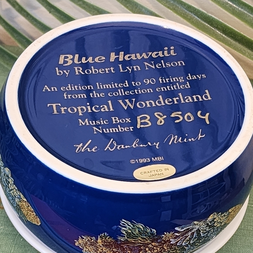 Danbury Mint Tropical Wonderland Blue Hawaii Robert Nelson Music Box #B8504 - Picture 4 of 8